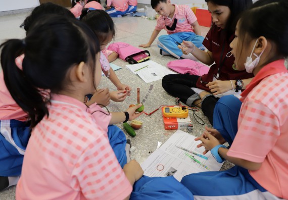 ภาพกิจกรรม  คณะวิทยาศาสตร์และเทคโนโลยี จัดค่ายวิทยาศาสตร์โรงเรียนอนุบาลกำแพงเพชร ระดับชั้นประถมศึกษาปีที่ 1-3