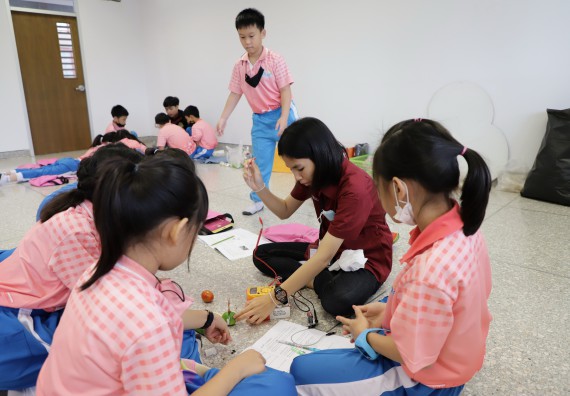 ภาพกิจกรรม  คณะวิทยาศาสตร์และเทคโนโลยี จัดค่ายวิทยาศาสตร์โรงเรียนอนุบาลกำแพงเพชร ระดับชั้นประถมศึกษาปีที่ 1-3