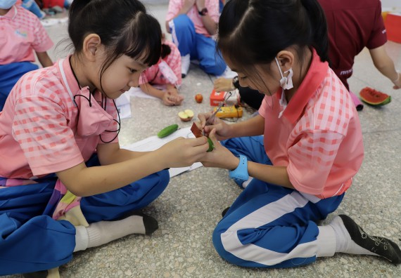 ภาพกิจกรรม  คณะวิทยาศาสตร์และเทคโนโลยี จัดค่ายวิทยาศาสตร์โรงเรียนอนุบาลกำแพงเพชร ระดับชั้นประถมศึกษาปีที่ 1-3