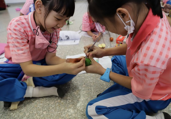 ภาพกิจกรรม  คณะวิทยาศาสตร์และเทคโนโลยี จัดค่ายวิทยาศาสตร์โรงเรียนอนุบาลกำแพงเพชร ระดับชั้นประถมศึกษาปีที่ 1-3