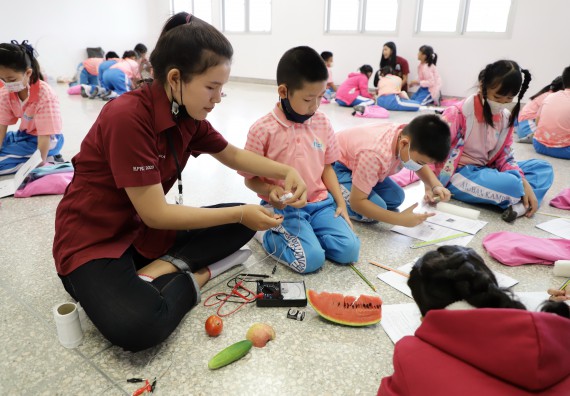 ภาพกิจกรรม  คณะวิทยาศาสตร์และเทคโนโลยี จัดค่ายวิทยาศาสตร์โรงเรียนอนุบาลกำแพงเพชร ระดับชั้นประถมศึกษาปีที่ 1-3