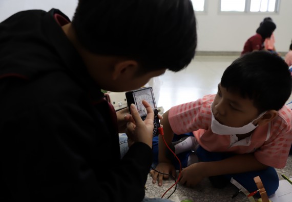 ภาพกิจกรรม  คณะวิทยาศาสตร์และเทคโนโลยี จัดค่ายวิทยาศาสตร์โรงเรียนอนุบาลกำแพงเพชร ระดับชั้นประถมศึกษาปีที่ 1-3