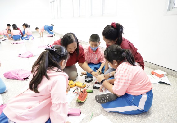 ภาพกิจกรรม  คณะวิทยาศาสตร์และเทคโนโลยี จัดค่ายวิทยาศาสตร์โรงเรียนอนุบาลกำแพงเพชร ระดับชั้นประถมศึกษาปีที่ 1-3