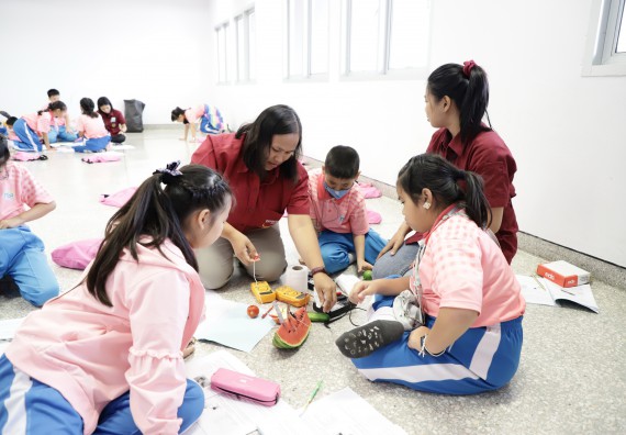 ภาพกิจกรรม  คณะวิทยาศาสตร์และเทคโนโลยี จัดค่ายวิทยาศาสตร์โรงเรียนอนุบาลกำแพงเพชร ระดับชั้นประถมศึกษาปีที่ 1-3