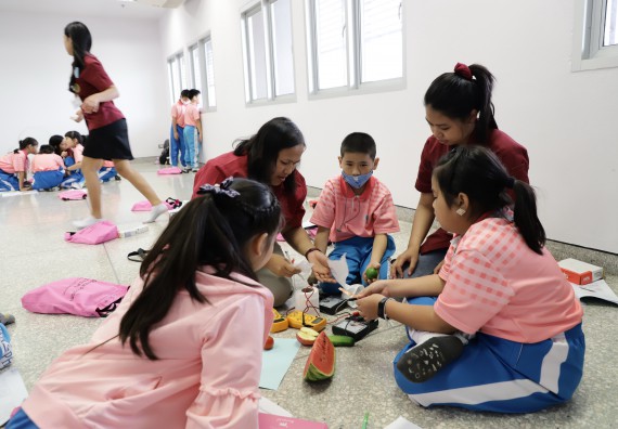 ภาพกิจกรรม  คณะวิทยาศาสตร์และเทคโนโลยี จัดค่ายวิทยาศาสตร์โรงเรียนอนุบาลกำแพงเพชร ระดับชั้นประถมศึกษาปีที่ 1-3