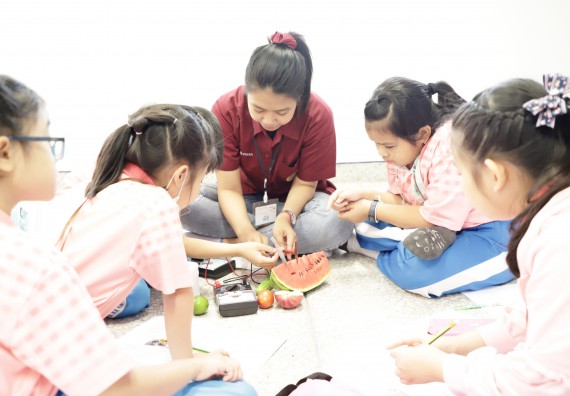 ภาพกิจกรรม  คณะวิทยาศาสตร์และเทคโนโลยี จัดค่ายวิทยาศาสตร์โรงเรียนอนุบาลกำแพงเพชร ระดับชั้นประถมศึกษาปีที่ 1-3