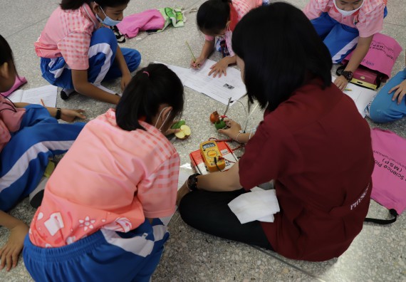 ภาพกิจกรรม  คณะวิทยาศาสตร์และเทคโนโลยี จัดค่ายวิทยาศาสตร์โรงเรียนอนุบาลกำแพงเพชร ระดับชั้นประถมศึกษาปีที่ 1-3