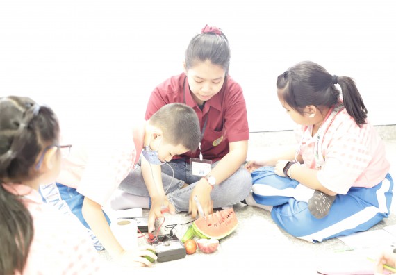 ภาพกิจกรรม  คณะวิทยาศาสตร์และเทคโนโลยี จัดค่ายวิทยาศาสตร์โรงเรียนอนุบาลกำแพงเพชร ระดับชั้นประถมศึกษาปีที่ 1-3