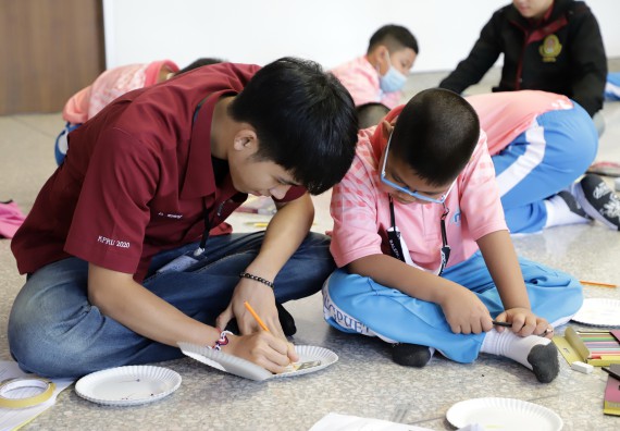 ภาพกิจกรรม  คณะวิทยาศาสตร์และเทคโนโลยี จัดค่ายวิทยาศาสตร์โรงเรียนอนุบาลกำแพงเพชร ระดับชั้นประถมศึกษาปีที่ 1-3