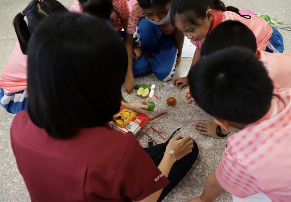 ภาพกิจกรรม  คณะวิทยาศาสตร์และเทคโนโลยี จัดค่ายวิทยาศาสตร์โรงเรียนอนุบาลกำแพงเพชร ระดับชั้นประถมศึกษาปีที่ 1-3