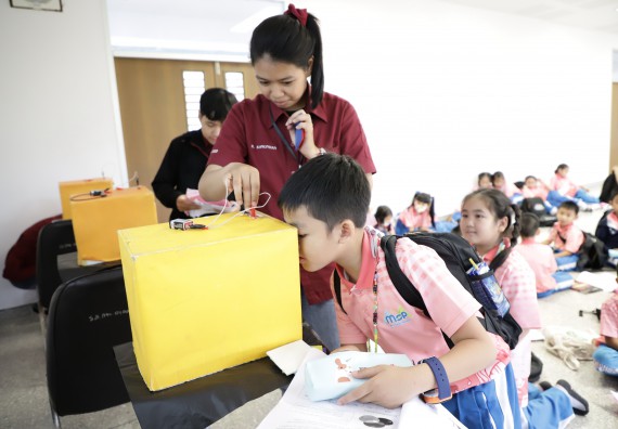 ภาพกิจกรรม  คณะวิทยาศาสตร์และเทคโนโลยี จัดค่ายวิทยาศาสตร์โรงเรียนอนุบาลกำแพงเพชร ระดับชั้นประถมศึกษาปีที่ 1-3