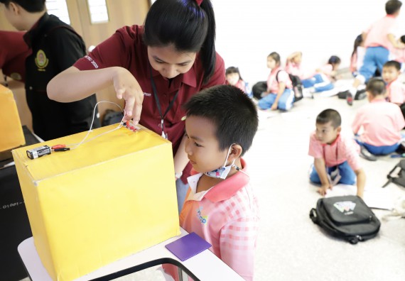 ภาพกิจกรรม  คณะวิทยาศาสตร์และเทคโนโลยี จัดค่ายวิทยาศาสตร์โรงเรียนอนุบาลกำแพงเพชร ระดับชั้นประถมศึกษาปีที่ 1-3