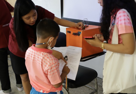 ภาพกิจกรรม  คณะวิทยาศาสตร์และเทคโนโลยี จัดค่ายวิทยาศาสตร์โรงเรียนอนุบาลกำแพงเพชร ระดับชั้นประถมศึกษาปีที่ 1-3
