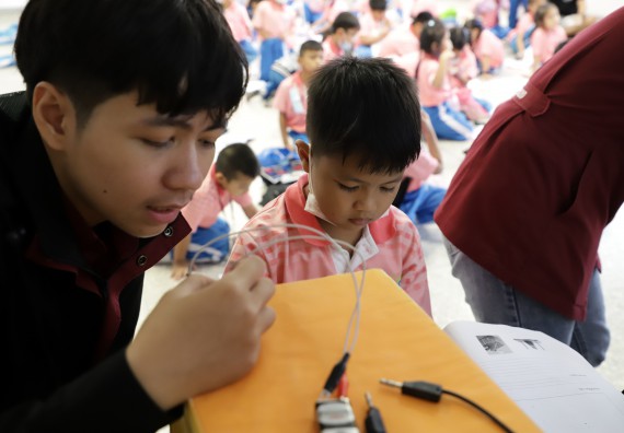 ภาพกิจกรรม  คณะวิทยาศาสตร์และเทคโนโลยี จัดค่ายวิทยาศาสตร์โรงเรียนอนุบาลกำแพงเพชร ระดับชั้นประถมศึกษาปีที่ 1-3