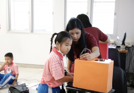 ภาพกิจกรรม  คณะวิทยาศาสตร์และเทคโนโลยี จัดค่ายวิทยาศาสตร์โรงเรียนอนุบาลกำแพงเพชร ระดับชั้นประถมศึกษาปีที่ 1-3