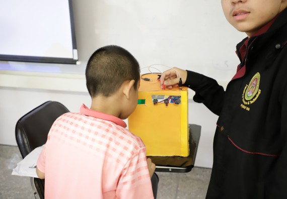 ภาพกิจกรรม  คณะวิทยาศาสตร์และเทคโนโลยี จัดค่ายวิทยาศาสตร์โรงเรียนอนุบาลกำแพงเพชร ระดับชั้นประถมศึกษาปีที่ 1-3