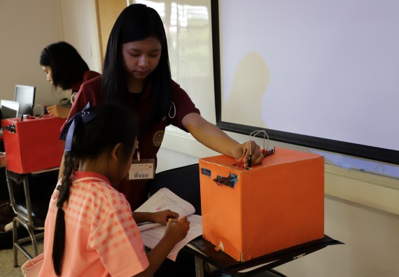 ภาพกิจกรรม  คณะวิทยาศาสตร์และเทคโนโลยี จัดค่ายวิทยาศาสตร์โรงเรียนอนุบาลกำแพงเพชร ระดับชั้นประถมศึกษาปีที่ 1-3