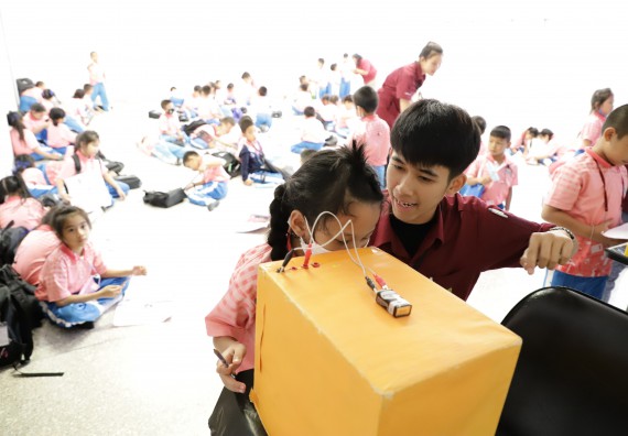 ภาพกิจกรรม  คณะวิทยาศาสตร์และเทคโนโลยี จัดค่ายวิทยาศาสตร์โรงเรียนอนุบาลกำแพงเพชร ระดับชั้นประถมศึกษาปีที่ 1-3