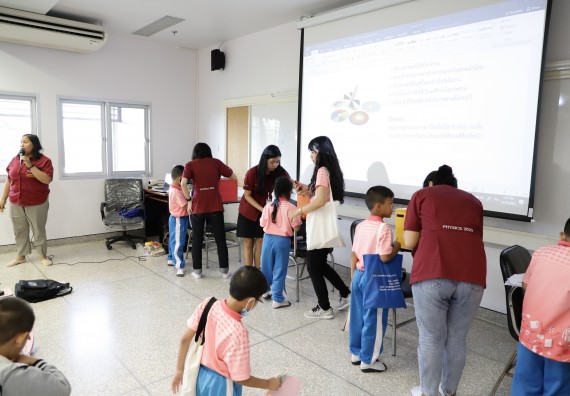 ภาพกิจกรรม  คณะวิทยาศาสตร์และเทคโนโลยี จัดค่ายวิทยาศาสตร์โรงเรียนอนุบาลกำแพงเพชร ระดับชั้นประถมศึกษาปีที่ 1-3