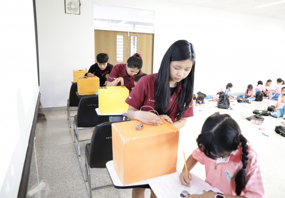 ภาพกิจกรรม  คณะวิทยาศาสตร์และเทคโนโลยี จัดค่ายวิทยาศาสตร์โรงเรียนอนุบาลกำแพงเพชร ระดับชั้นประถมศึกษาปีที่ 1-3