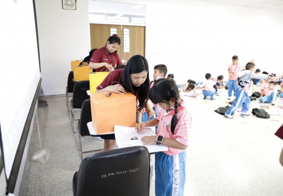 ภาพกิจกรรม  คณะวิทยาศาสตร์และเทคโนโลยี จัดค่ายวิทยาศาสตร์โรงเรียนอนุบาลกำแพงเพชร ระดับชั้นประถมศึกษาปีที่ 1-3