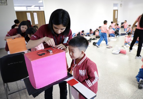 ภาพกิจกรรม  คณะวิทยาศาสตร์และเทคโนโลยี จัดค่ายวิทยาศาสตร์โรงเรียนอนุบาลกำแพงเพชร ระดับชั้นประถมศึกษาปีที่ 1-3