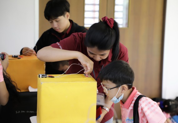 ภาพกิจกรรม  คณะวิทยาศาสตร์และเทคโนโลยี จัดค่ายวิทยาศาสตร์โรงเรียนอนุบาลกำแพงเพชร ระดับชั้นประถมศึกษาปีที่ 1-3
