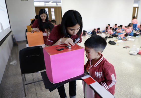 ภาพกิจกรรม  คณะวิทยาศาสตร์และเทคโนโลยี จัดค่ายวิทยาศาสตร์โรงเรียนอนุบาลกำแพงเพชร ระดับชั้นประถมศึกษาปีที่ 1-3