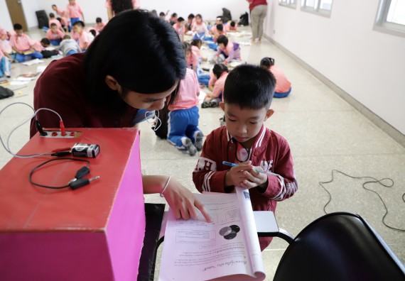 ภาพกิจกรรม  คณะวิทยาศาสตร์และเทคโนโลยี จัดค่ายวิทยาศาสตร์โรงเรียนอนุบาลกำแพงเพชร ระดับชั้นประถมศึกษาปีที่ 1-3
