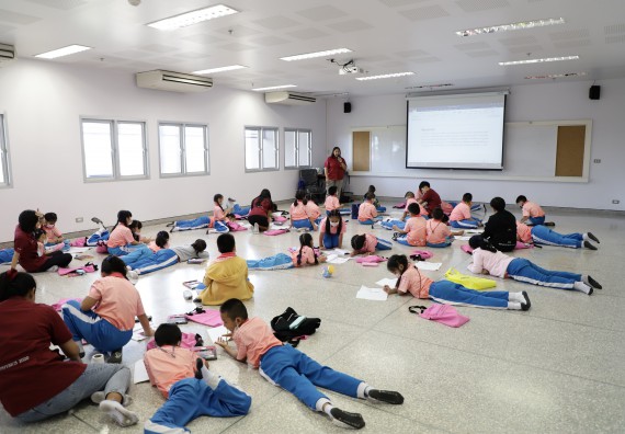 ภาพกิจกรรม  คณะวิทยาศาสตร์และเทคโนโลยี จัดค่ายวิทยาศาสตร์โรงเรียนอนุบาลกำแพงเพชร ระดับชั้นประถมศึกษาปีที่ 1-3