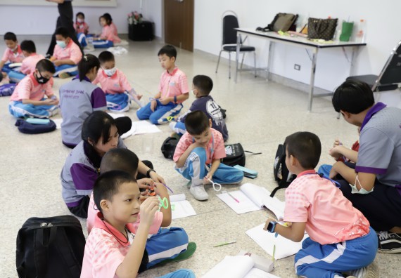 ภาพกิจกรรม  คณะวิทยาศาสตร์และเทคโนโลยี จัดค่ายวิทยาศาสตร์โรงเรียนอนุบาลกำแพงเพชร ระดับชั้นประถมศึกษาปีที่ 1-3