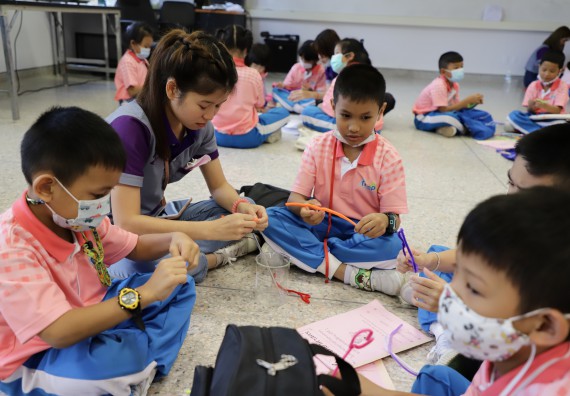 ภาพกิจกรรม  คณะวิทยาศาสตร์และเทคโนโลยี จัดค่ายวิทยาศาสตร์โรงเรียนอนุบาลกำแพงเพชร ระดับชั้นประถมศึกษาปีที่ 1-3
