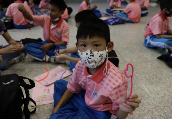 ภาพกิจกรรม  คณะวิทยาศาสตร์และเทคโนโลยี จัดค่ายวิทยาศาสตร์โรงเรียนอนุบาลกำแพงเพชร ระดับชั้นประถมศึกษาปีที่ 1-3