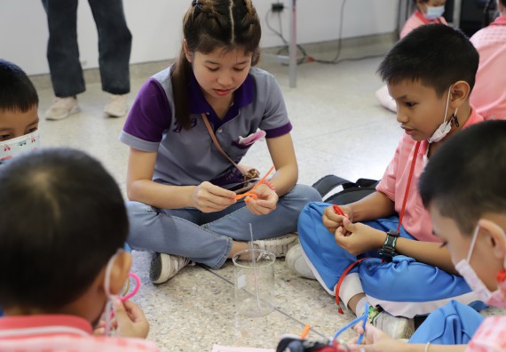 ภาพกิจกรรม  คณะวิทยาศาสตร์และเทคโนโลยี จัดค่ายวิทยาศาสตร์โรงเรียนอนุบาลกำแพงเพชร ระดับชั้นประถมศึกษาปีที่ 1-3