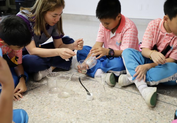 ภาพกิจกรรม  คณะวิทยาศาสตร์และเทคโนโลยี จัดค่ายวิทยาศาสตร์โรงเรียนอนุบาลกำแพงเพชร ระดับชั้นประถมศึกษาปีที่ 1-3