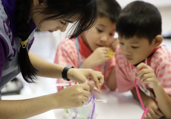 ภาพกิจกรรม  คณะวิทยาศาสตร์และเทคโนโลยี จัดค่ายวิทยาศาสตร์โรงเรียนอนุบาลกำแพงเพชร ระดับชั้นประถมศึกษาปีที่ 1-3