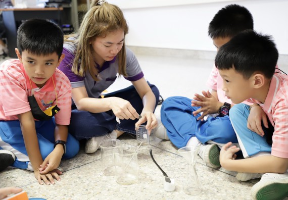 ภาพกิจกรรม  คณะวิทยาศาสตร์และเทคโนโลยี จัดค่ายวิทยาศาสตร์โรงเรียนอนุบาลกำแพงเพชร ระดับชั้นประถมศึกษาปีที่ 1-3