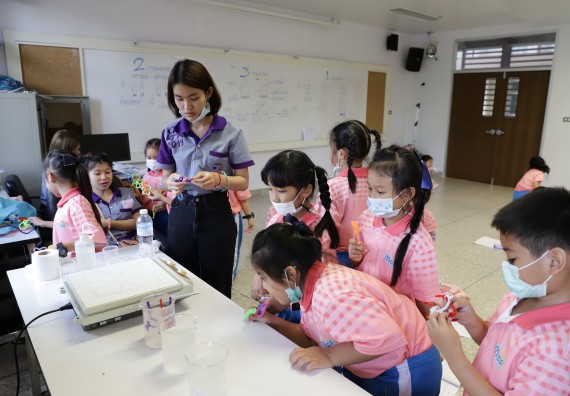 ภาพกิจกรรม  คณะวิทยาศาสตร์และเทคโนโลยี จัดค่ายวิทยาศาสตร์โรงเรียนอนุบาลกำแพงเพชร ระดับชั้นประถมศึกษาปีที่ 1-3