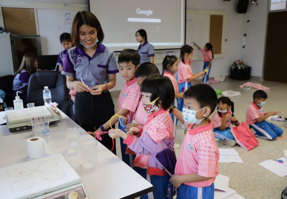 ภาพกิจกรรม  คณะวิทยาศาสตร์และเทคโนโลยี จัดค่ายวิทยาศาสตร์โรงเรียนอนุบาลกำแพงเพชร ระดับชั้นประถมศึกษาปีที่ 1-3