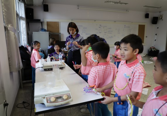 ภาพกิจกรรม  คณะวิทยาศาสตร์และเทคโนโลยี จัดค่ายวิทยาศาสตร์โรงเรียนอนุบาลกำแพงเพชร ระดับชั้นประถมศึกษาปีที่ 1-3