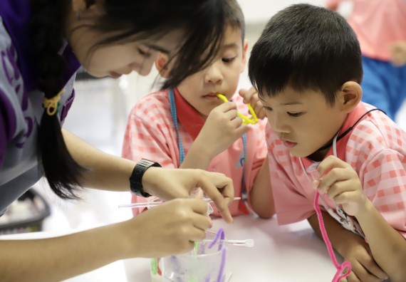 ภาพกิจกรรม  คณะวิทยาศาสตร์และเทคโนโลยี จัดค่ายวิทยาศาสตร์โรงเรียนอนุบาลกำแพงเพชร ระดับชั้นประถมศึกษาปีที่ 1-3