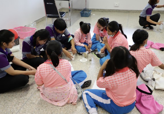 ภาพกิจกรรม  คณะวิทยาศาสตร์และเทคโนโลยี จัดค่ายวิทยาศาสตร์โรงเรียนอนุบาลกำแพงเพชร ระดับชั้นประถมศึกษาปีที่ 1-3