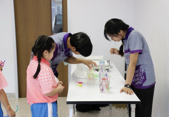 ภาพกิจกรรม  คณะวิทยาศาสตร์และเทคโนโลยี จัดค่ายวิทยาศาสตร์โรงเรียนอนุบาลกำแพงเพชร ระดับชั้นประถมศึกษาปีที่ 1-3