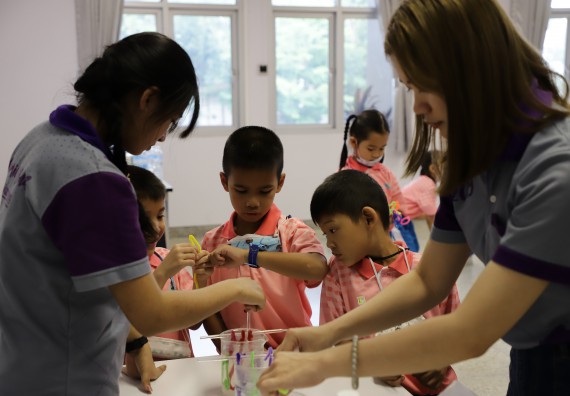 ภาพกิจกรรม  คณะวิทยาศาสตร์และเทคโนโลยี จัดค่ายวิทยาศาสตร์โรงเรียนอนุบาลกำแพงเพชร ระดับชั้นประถมศึกษาปีที่ 1-3