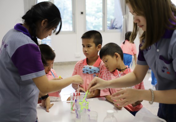 ภาพกิจกรรม  คณะวิทยาศาสตร์และเทคโนโลยี จัดค่ายวิทยาศาสตร์โรงเรียนอนุบาลกำแพงเพชร ระดับชั้นประถมศึกษาปีที่ 1-3