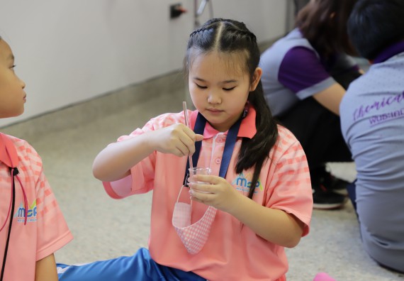 ภาพกิจกรรม  คณะวิทยาศาสตร์และเทคโนโลยี จัดค่ายวิทยาศาสตร์โรงเรียนอนุบาลกำแพงเพชร ระดับชั้นประถมศึกษาปีที่ 1-3