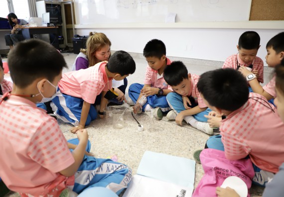 ภาพกิจกรรม  คณะวิทยาศาสตร์และเทคโนโลยี จัดค่ายวิทยาศาสตร์โรงเรียนอนุบาลกำแพงเพชร ระดับชั้นประถมศึกษาปีที่ 1-3