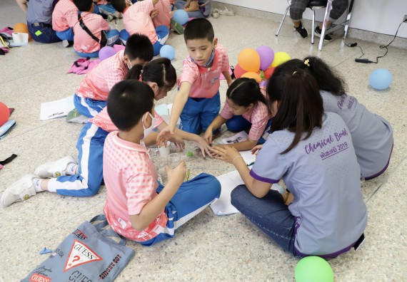 ภาพกิจกรรม  คณะวิทยาศาสตร์และเทคโนโลยี จัดค่ายวิทยาศาสตร์โรงเรียนอนุบาลกำแพงเพชร ระดับชั้นประถมศึกษาปีที่ 1-3