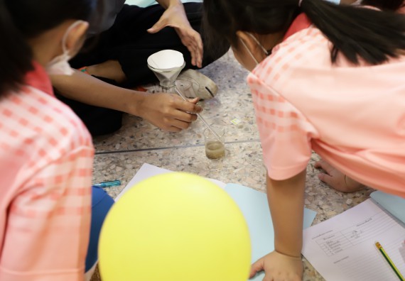 ภาพกิจกรรม  คณะวิทยาศาสตร์และเทคโนโลยี จัดค่ายวิทยาศาสตร์โรงเรียนอนุบาลกำแพงเพชร ระดับชั้นประถมศึกษาปีที่ 1-3