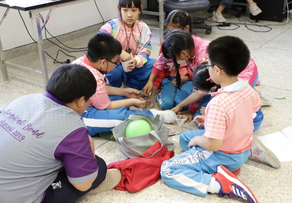 ภาพกิจกรรม  คณะวิทยาศาสตร์และเทคโนโลยี จัดค่ายวิทยาศาสตร์โรงเรียนอนุบาลกำแพงเพชร ระดับชั้นประถมศึกษาปีที่ 1-3